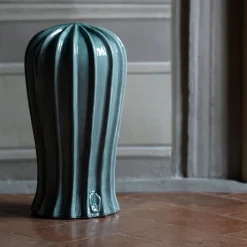 Scultura di cactus alta di colore azzurro