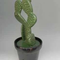 Scultura di cactus in ceramica di Tullio Mazzotti in via Gutierrez