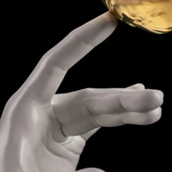 Scultura Ethereal Grace in resina bianca rivestita e ceramica in oro 24K