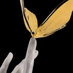 Scultura Ethereal Grace in resina bianca rivestita e ceramica in oro 24K