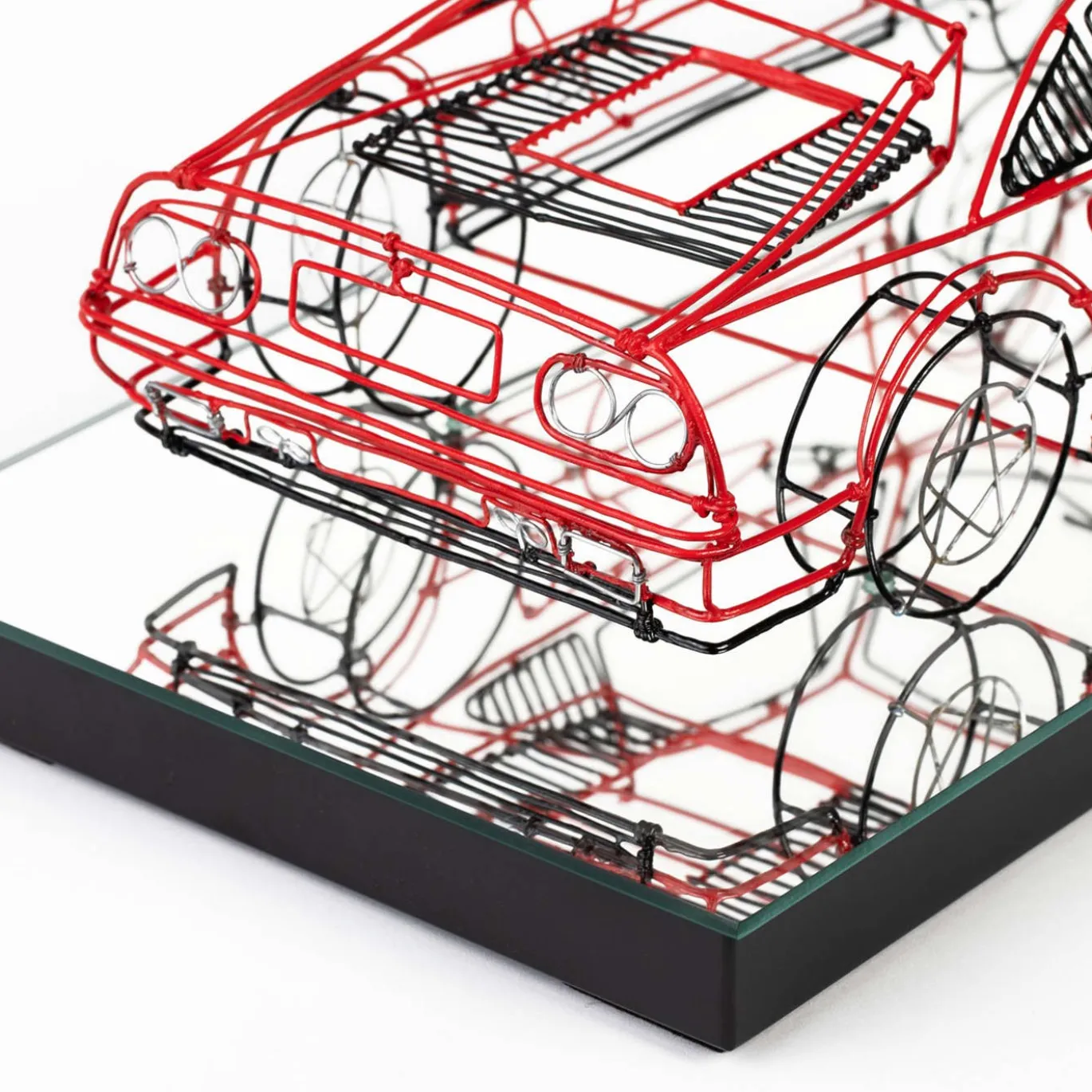 Scultura Ferrari in Filo di Metallo Rosso