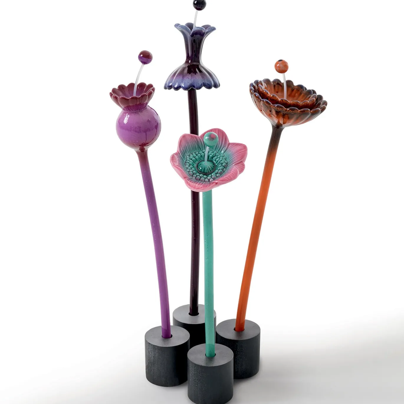 Scultura in ceramica smaltata con fiore di bacca arancione Flora