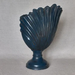Scultura in ceramica toscana modellata a mano Saint Jacques blu intenso