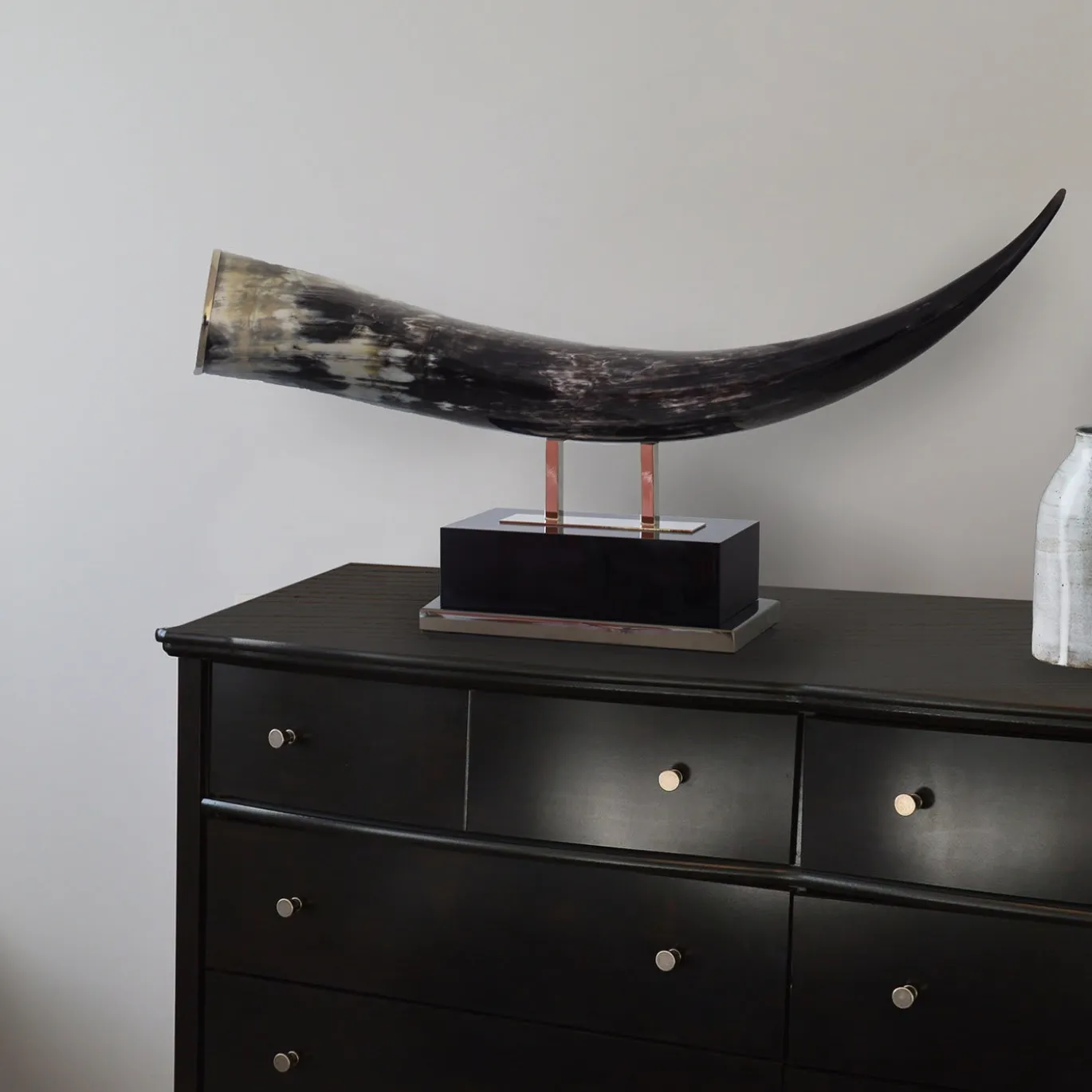 Scultura in corno nero