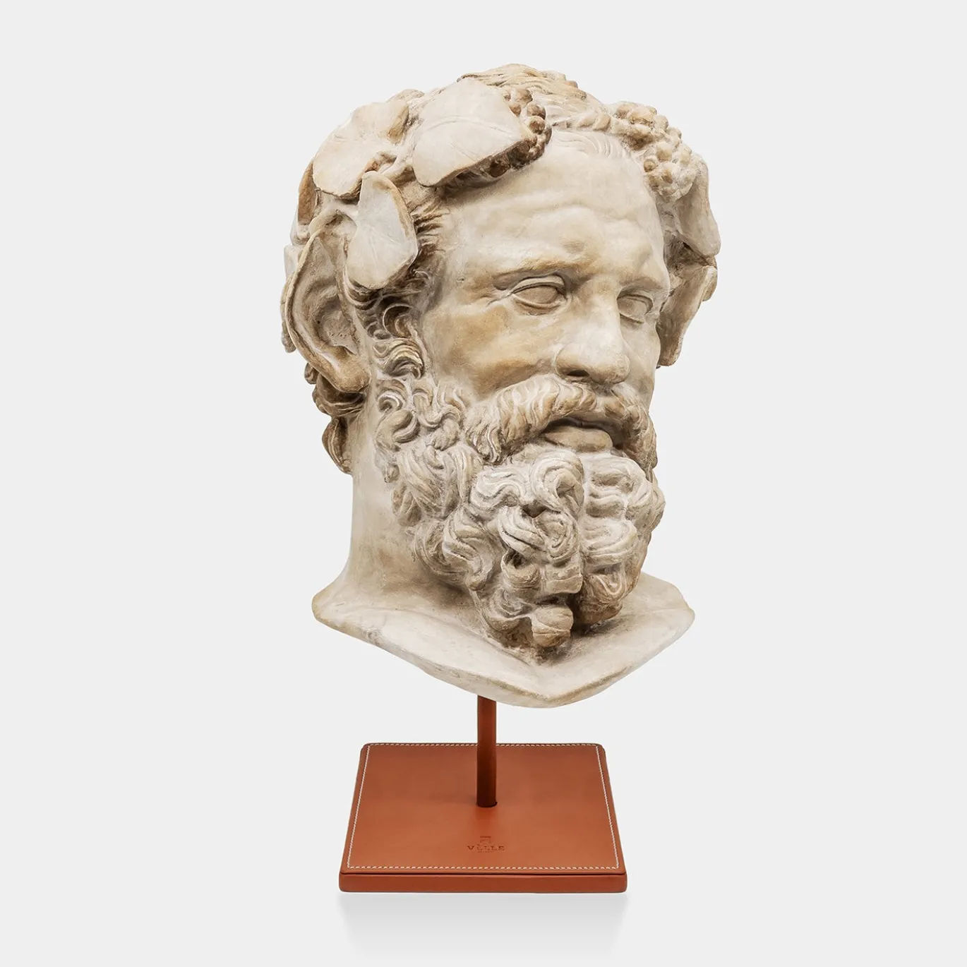 Scultura in gesso con base in pelle di Sileno
