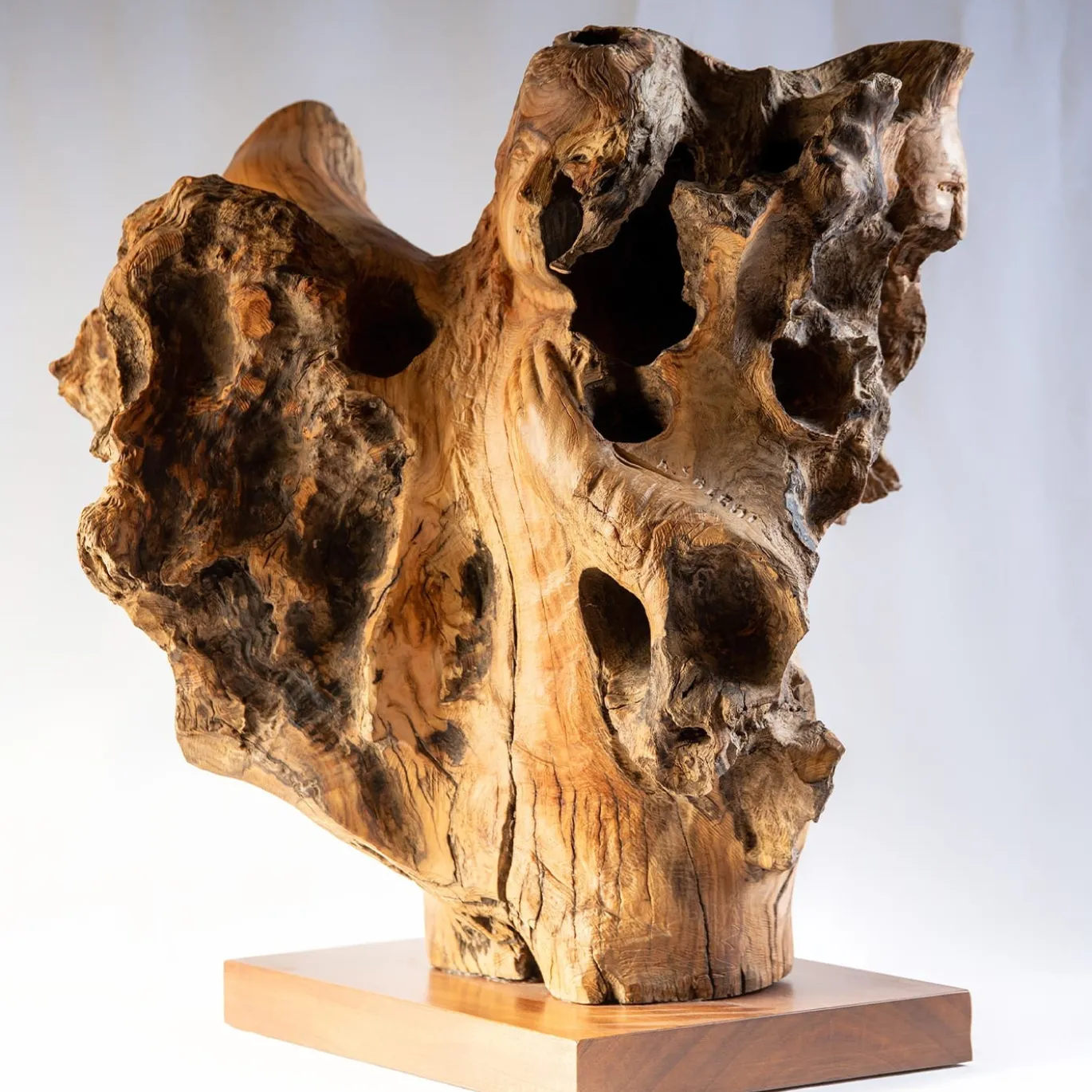 Scultura in legno d'ulivo Cuore Infranto