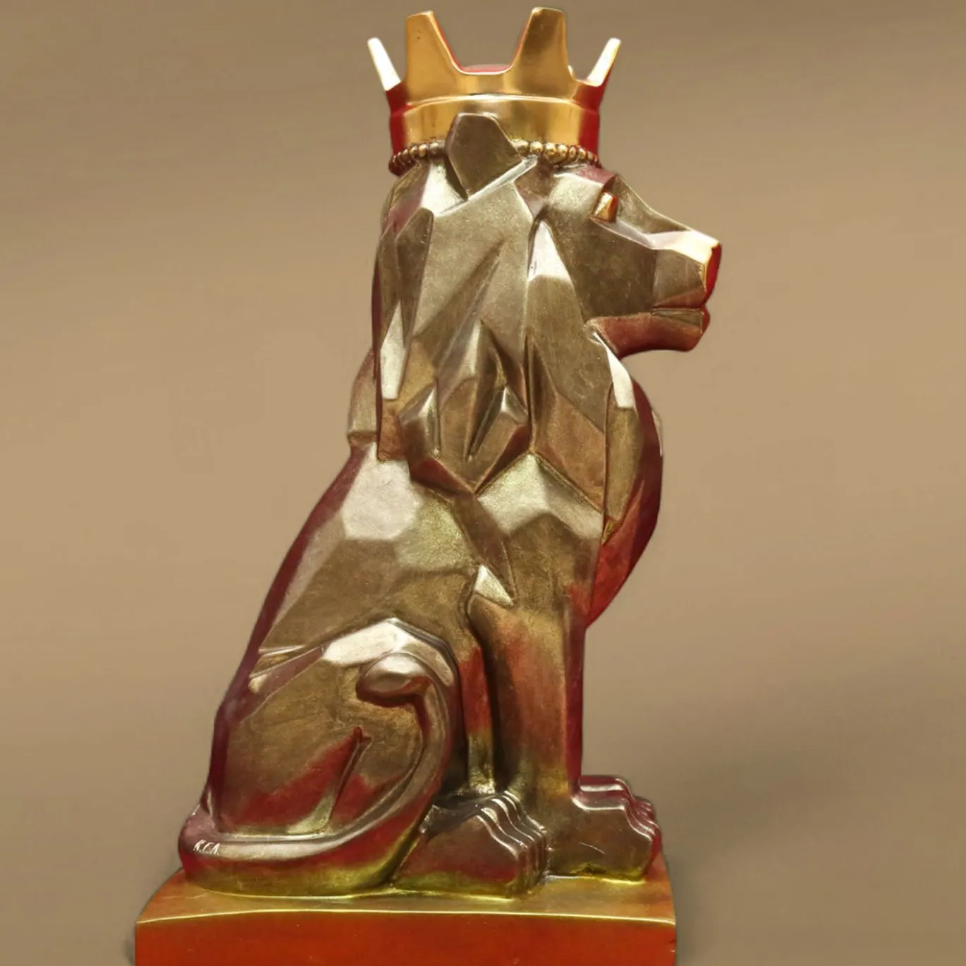 Scultura <leone stilizzato seduto in ottone