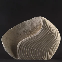 Scultura luminosa orizzontale in pietra leccese Madrepora