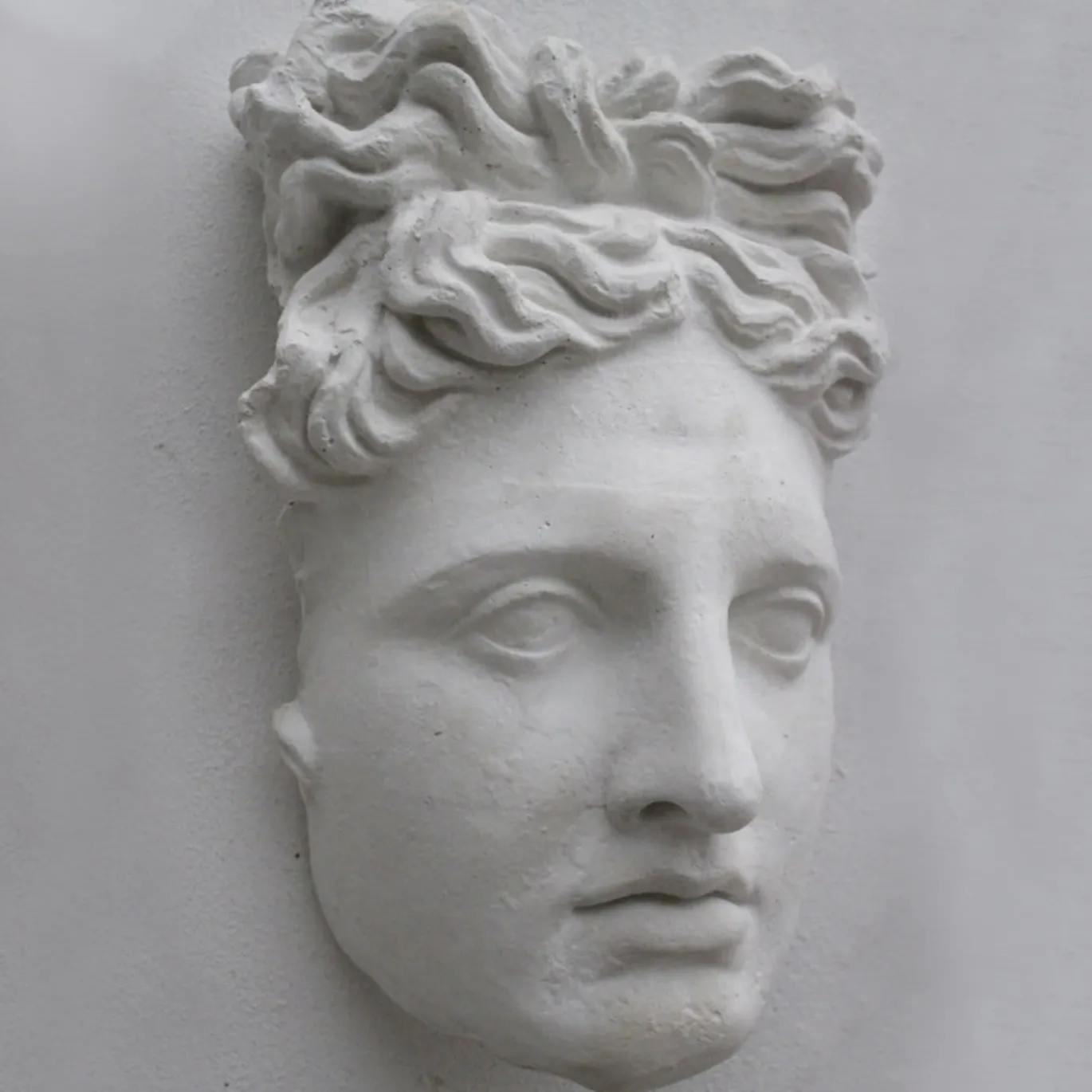 Scultura Maschera di Apollo in Gesso Bianco