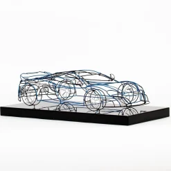 Scultura McLaren in filo metallico