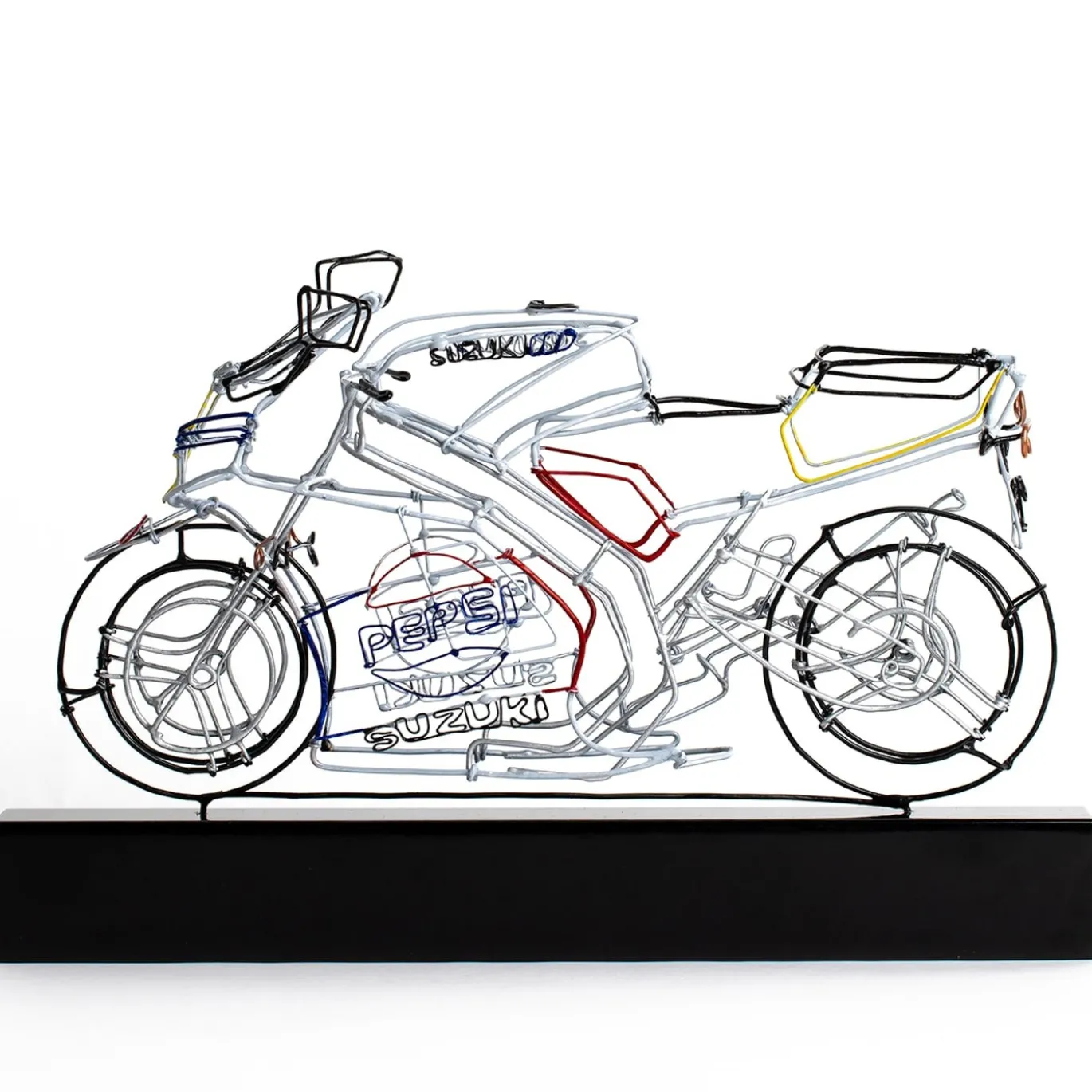 Scultura Moto da corsa in filo metallico