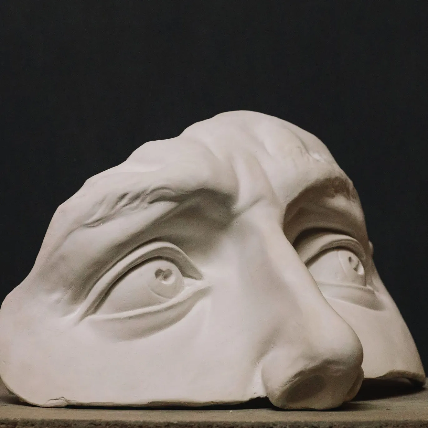 Scultura Occhi di David in Gesso Bianco