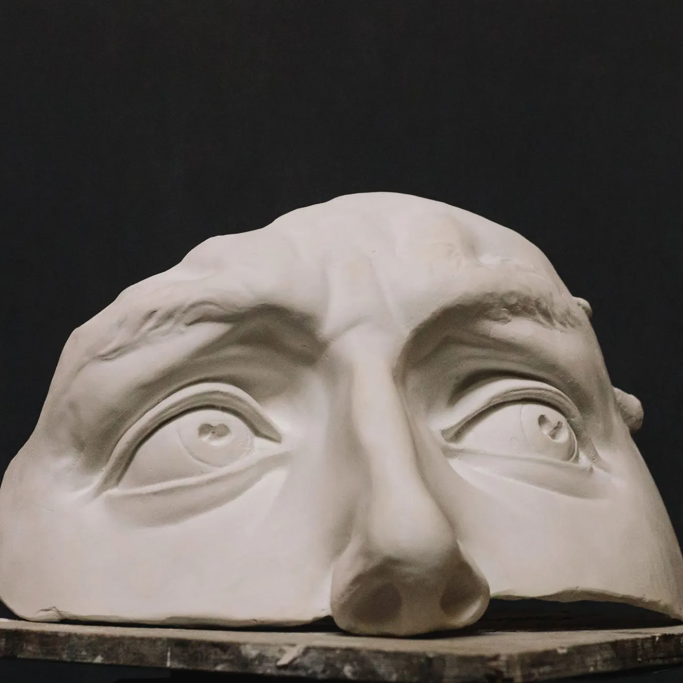 Scultura Occhi di David in Gesso Bianco