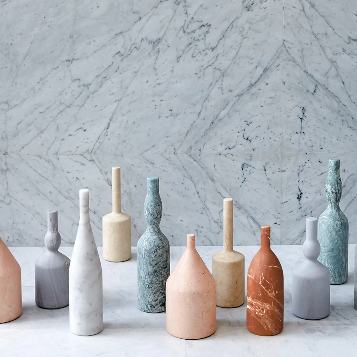 Scultura Omaggio a Morandi in marmo cipollino