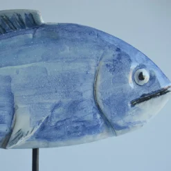 Scultura Pesce Blu in pietra vulcanica smaltata