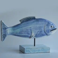 Scultura Pesce Blu in pietra vulcanica smaltata