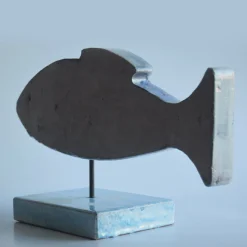 Scultura Pesce Blu in pietra vulcanica smaltata