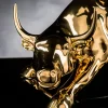 Scultura Toro di Wall Street Grande in Ceramica Dorata