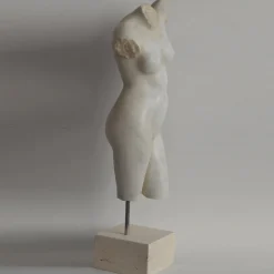 Scultura Torso Femminile in Marmo Bianco di Carrara