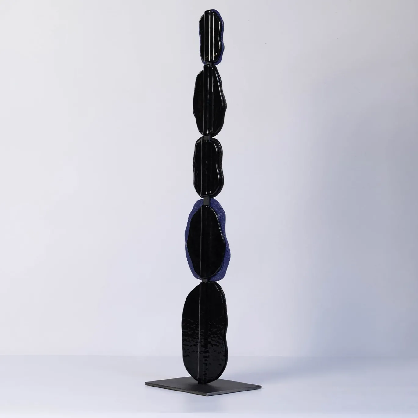 Scultura Turtle Shell Totem in vetro di Murano metallizzato oro, blu e oro rosso