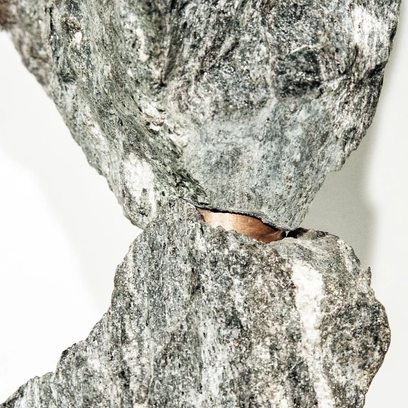 Scultura Upsidedown in Marmo Nero