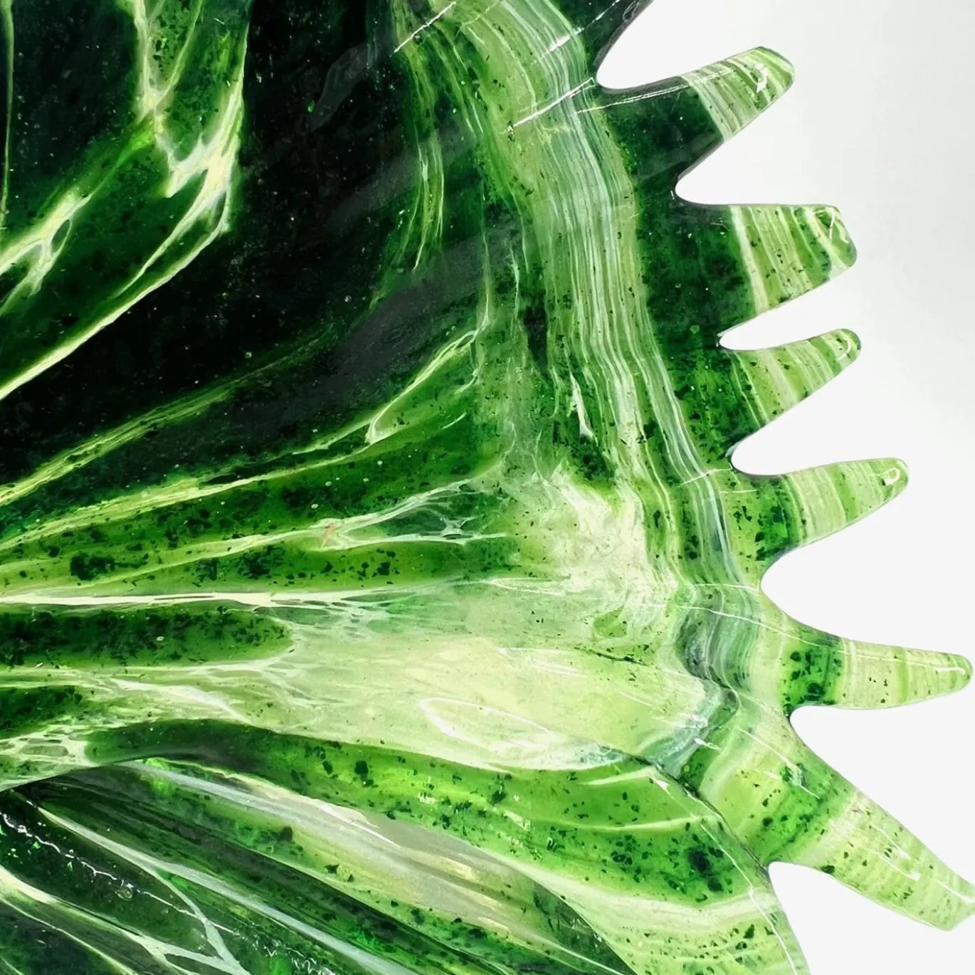 Scultura verde di pesce tropicale