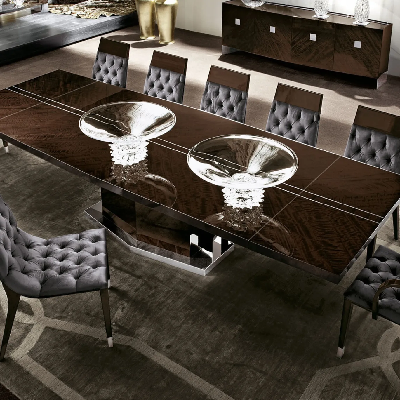 Sedia Absolute in tessuto grigio e marrone con braccioli