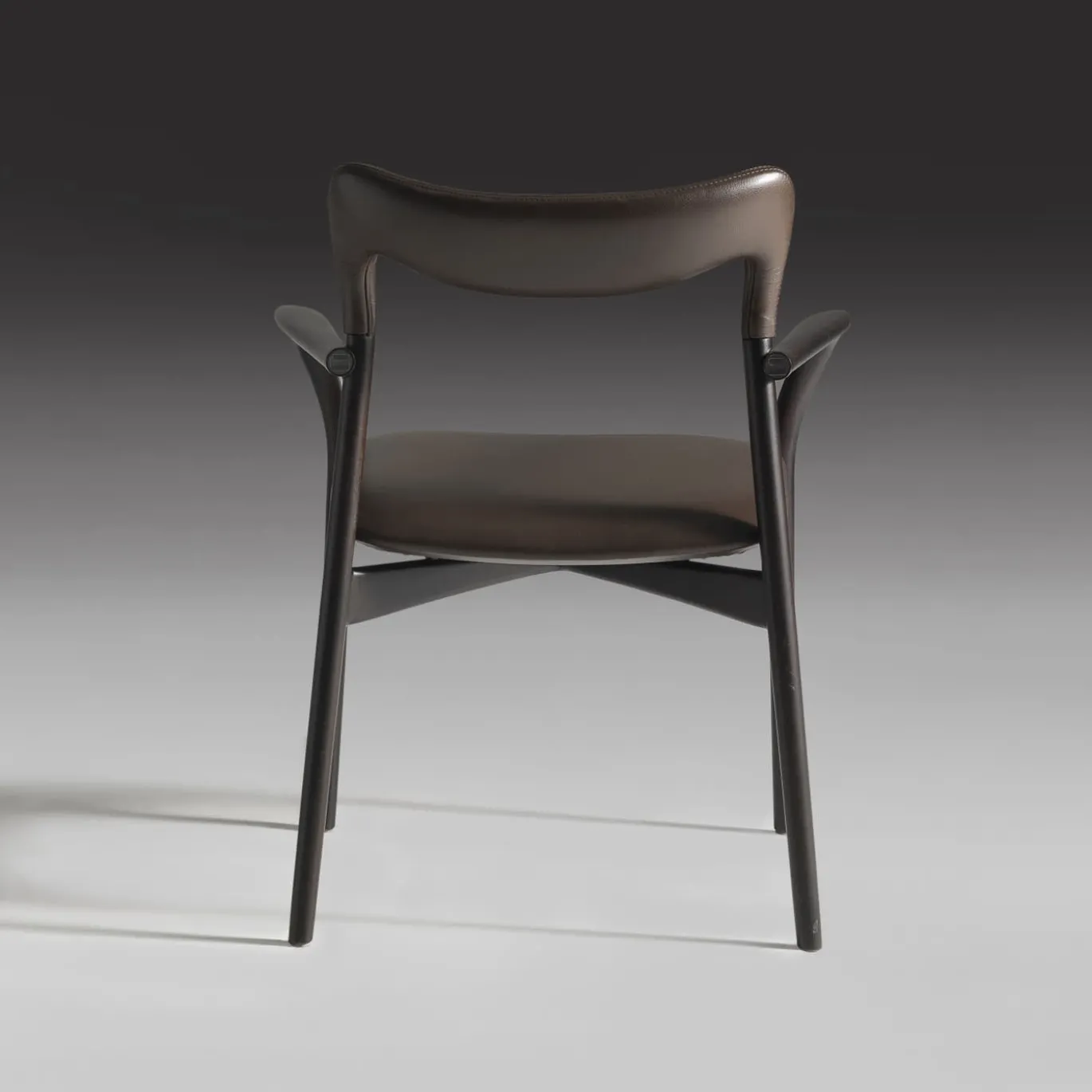 Sedia Achille in pelle scura