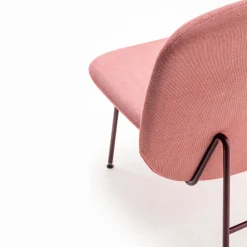 Sedia Ala Textured di Sebastian Herkner
