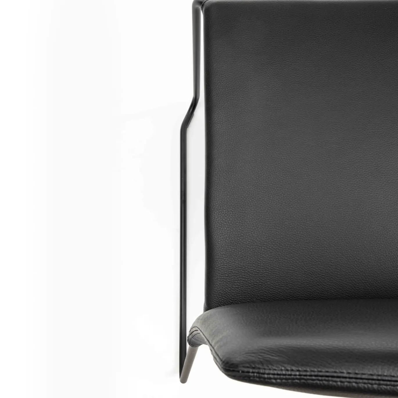 Sedia Bizzy in Pelle Nera