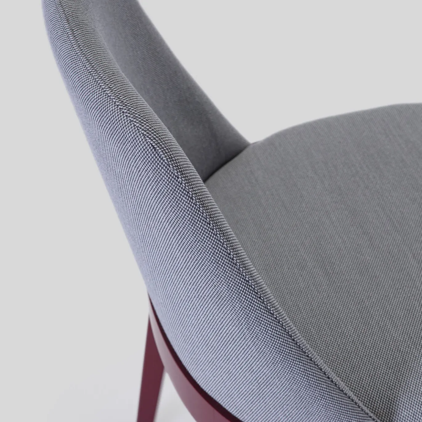 Sedia Club 24 grigio di Mara Picco