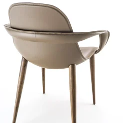 Sedia con gambe in legno Couture di Stefano Bigi