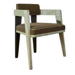Sedia da pranzo Forma in tessuto marrone con struttura in legno massello