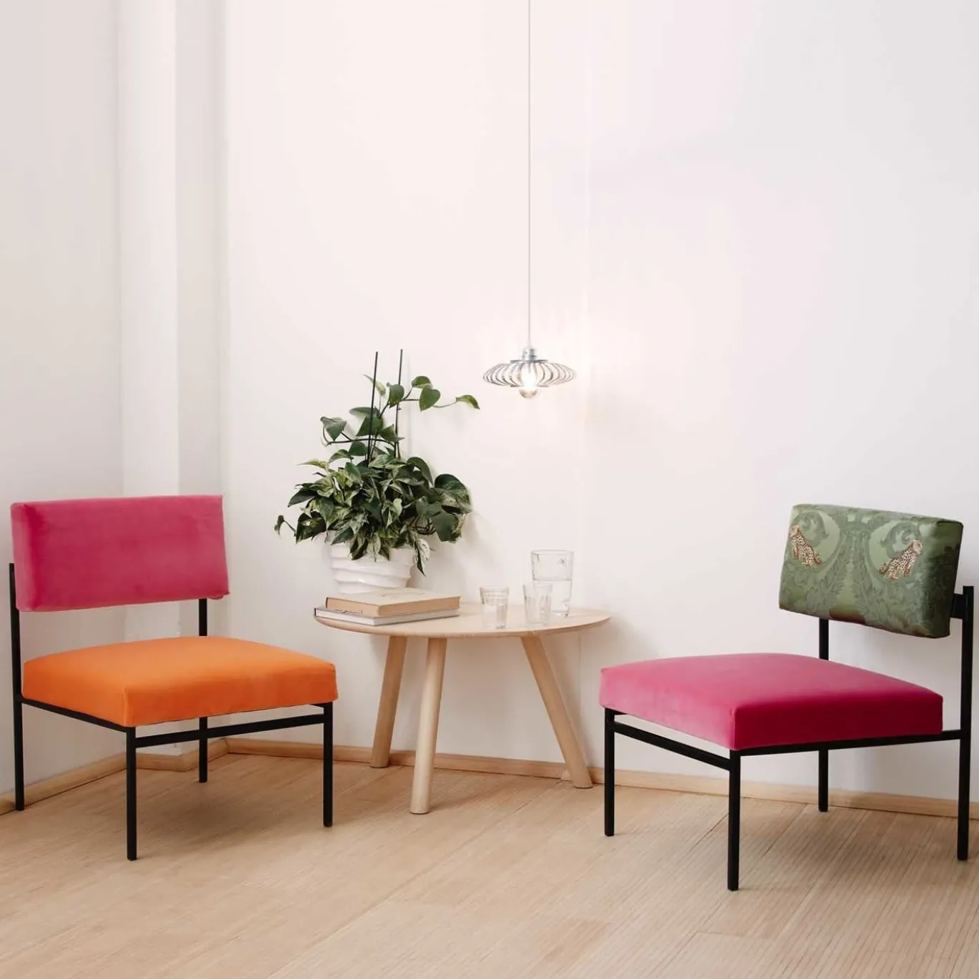 Sedia da salotto Aurea in velluto arancione e rosa