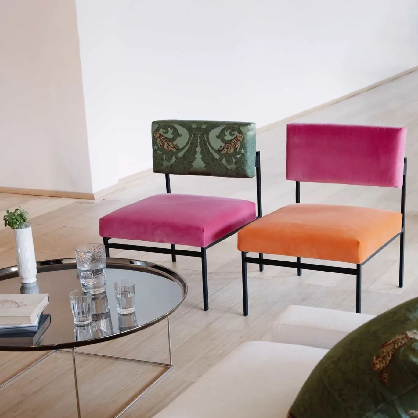 Sedia da salotto Aurea in velluto rosa e seta verde