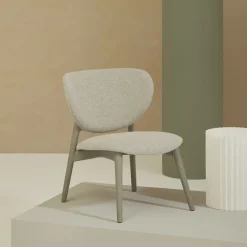 Sedia da salotto Fleuron 203 in frassino grigio di Constance Guisset