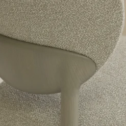 Sedia da salotto Fleuron 203 in frassino grigio di Constance Guisset
