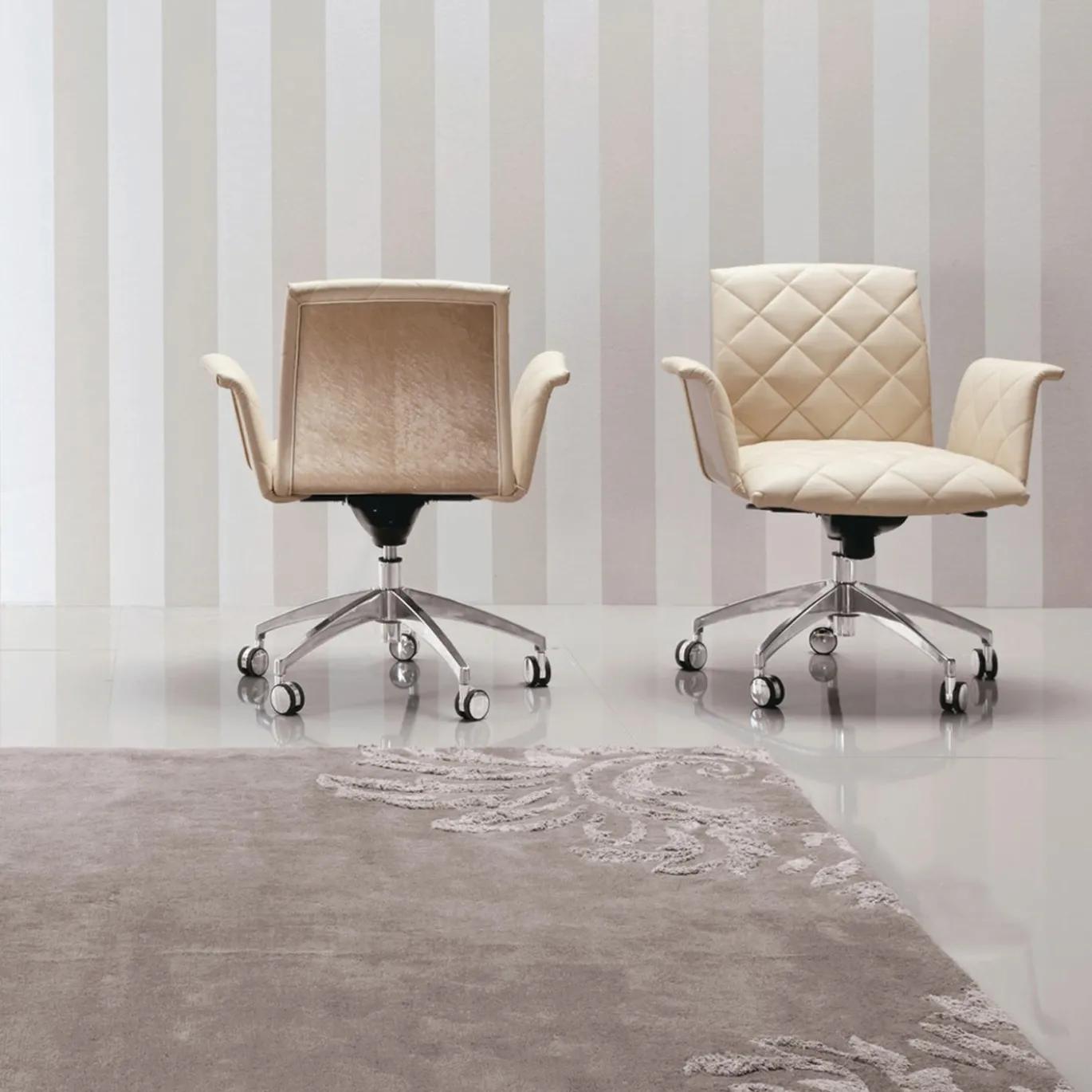 Sedia da ufficio presidenziale in pelle beige