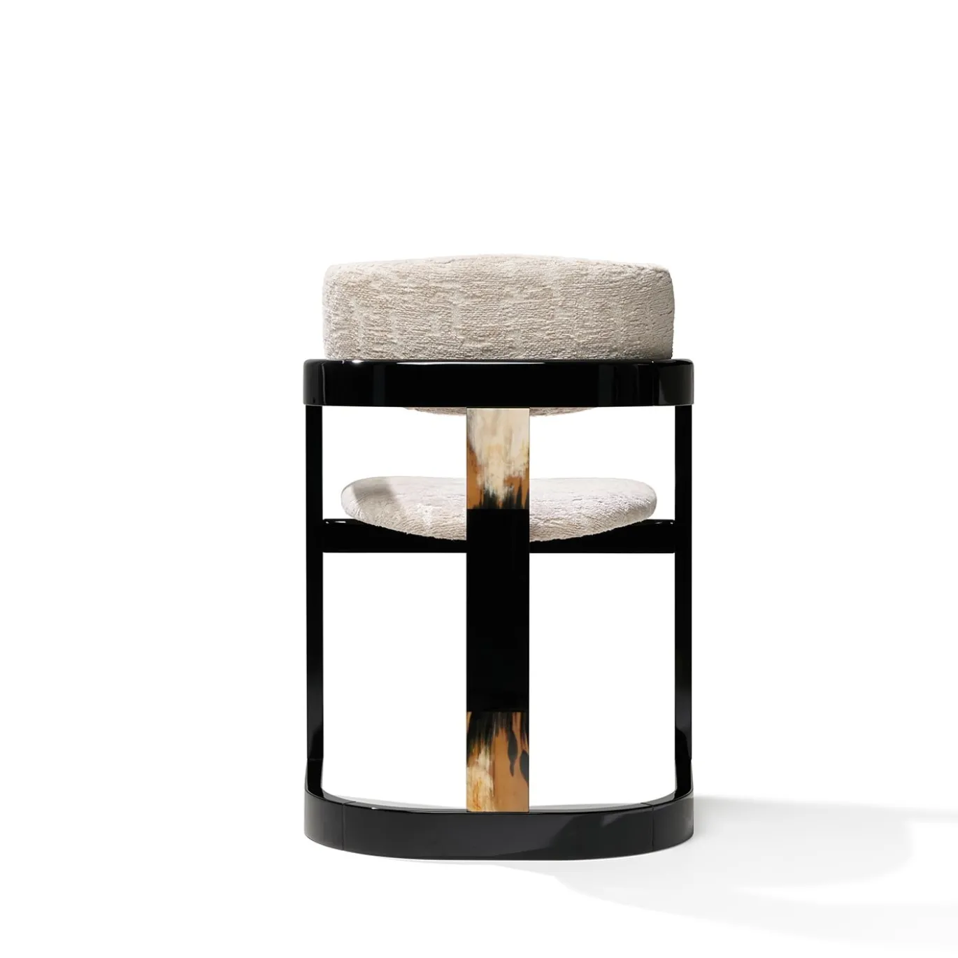 Sedia Essa in tessuto bianco e legno nero lucido con intarsi in corno