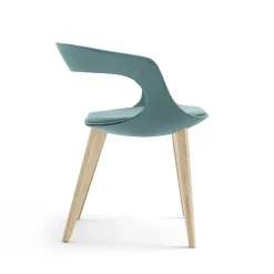 Sedia Frenchkiss con schienale basso e gambe in legno di Stefano Bigi
