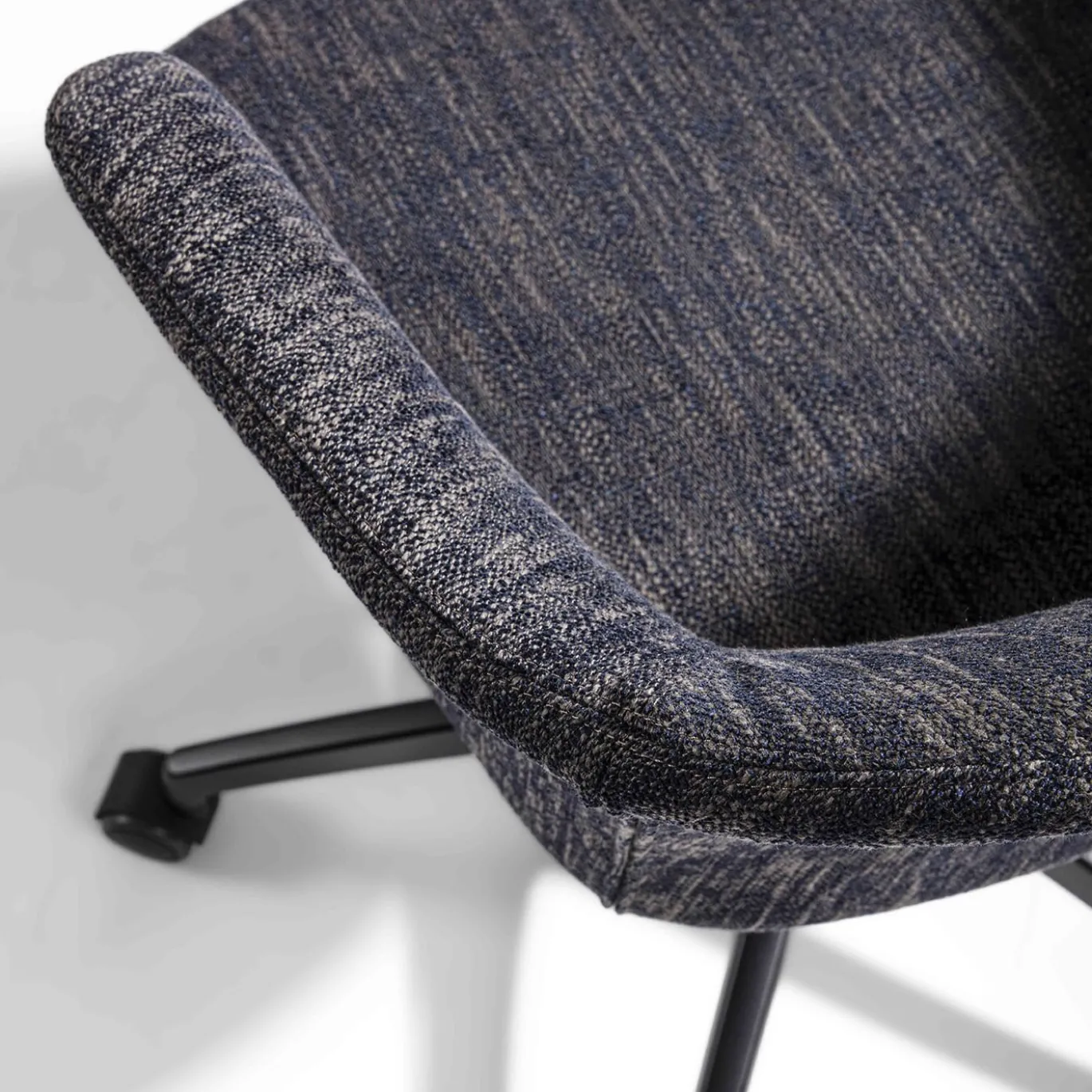 Sedia Girevole Eva in Tessuto Blu Calvino