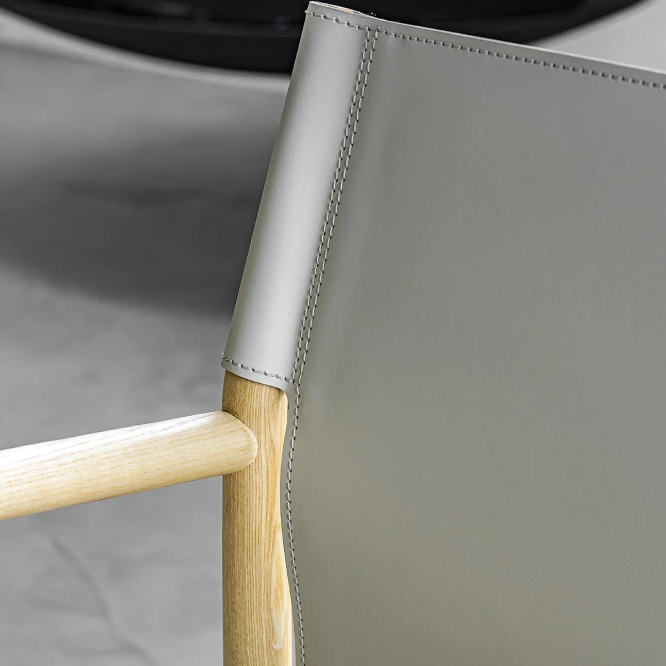 Sedia Ledermann di Tom Kelley