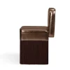 Sedia Lilly in pelle marrone con finitura metallizzata brillante