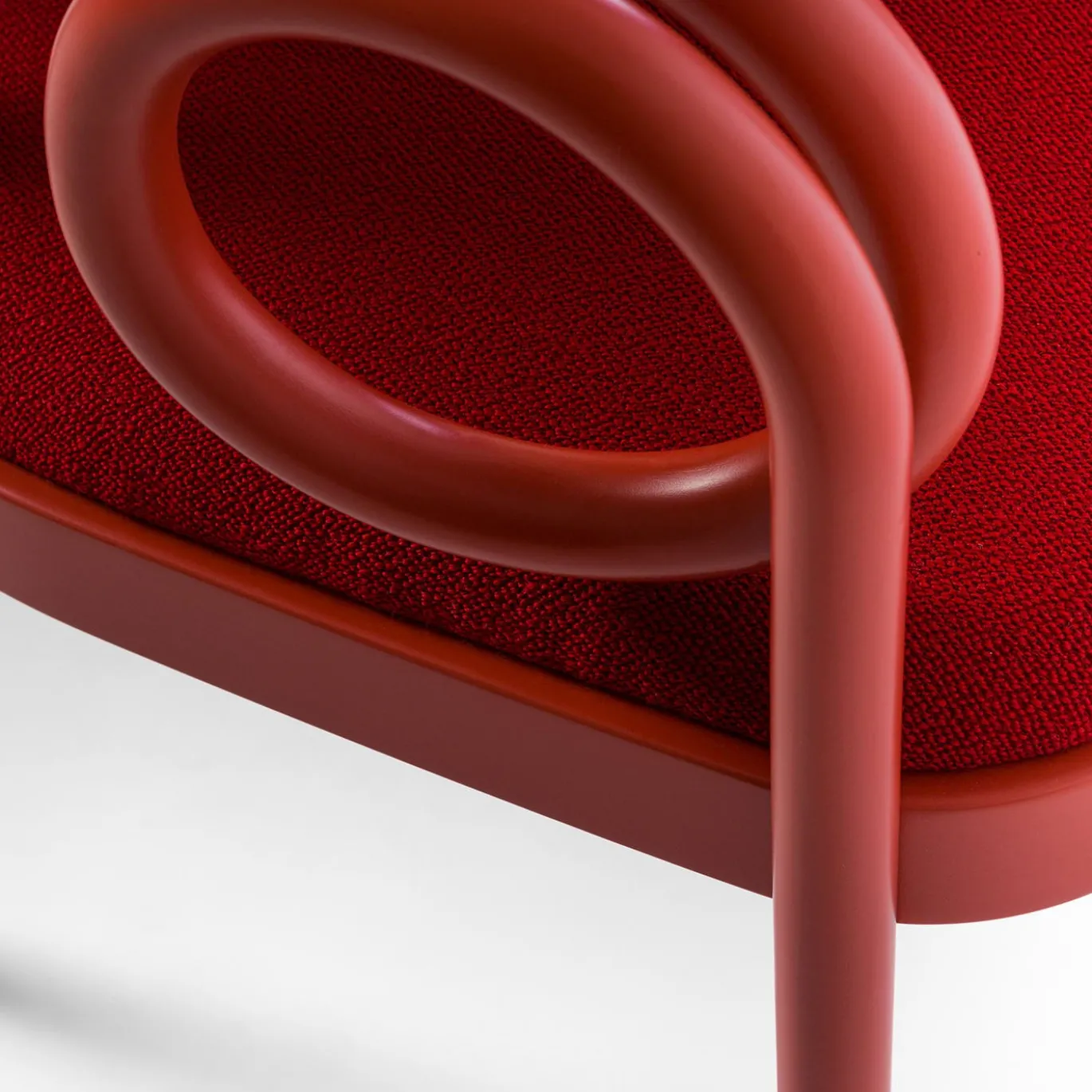 Sedia Loop Red di India Mahdavi