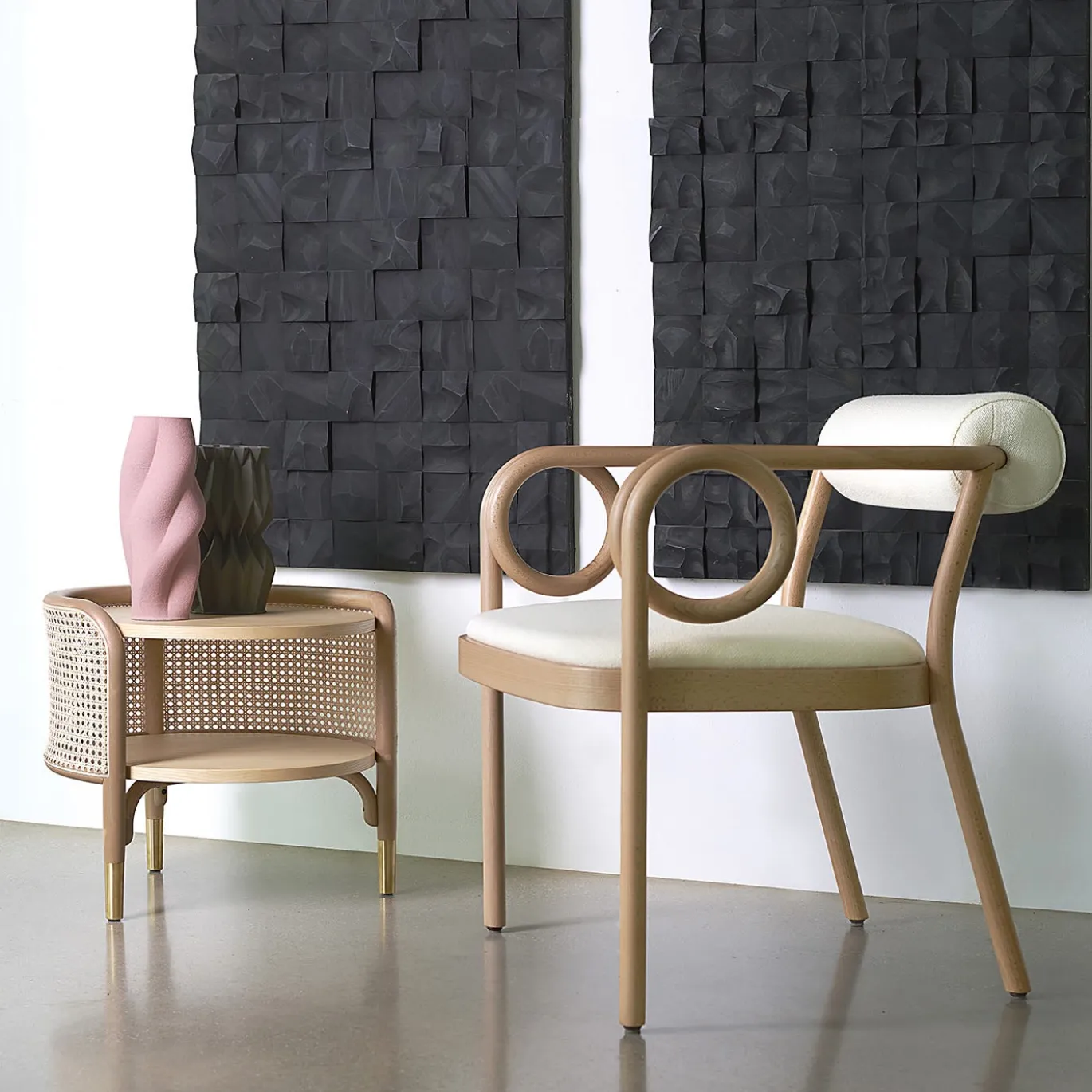 Sedia Loop White di India Mahdavi