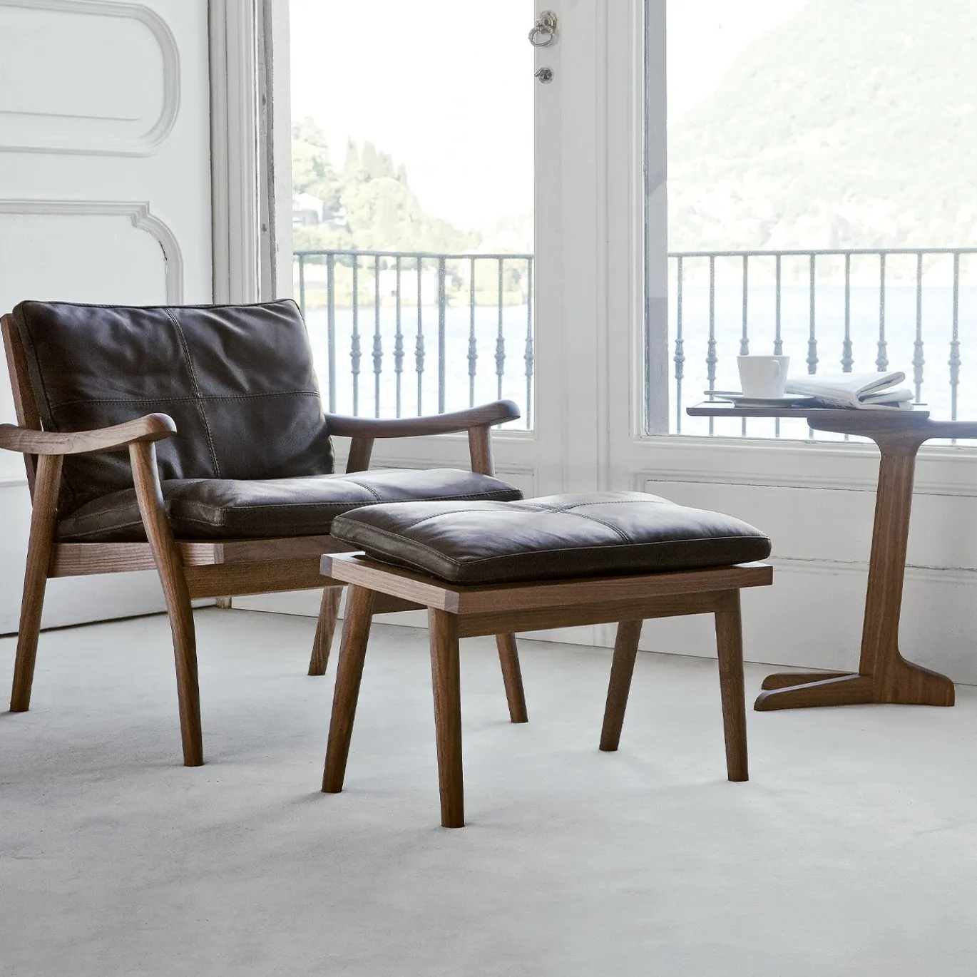 Sedia Lounge 1000 Fast in Pelle Marrone con Struttura in Noce