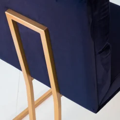 Sedia Magnetika in velluto blu con gambe dorate