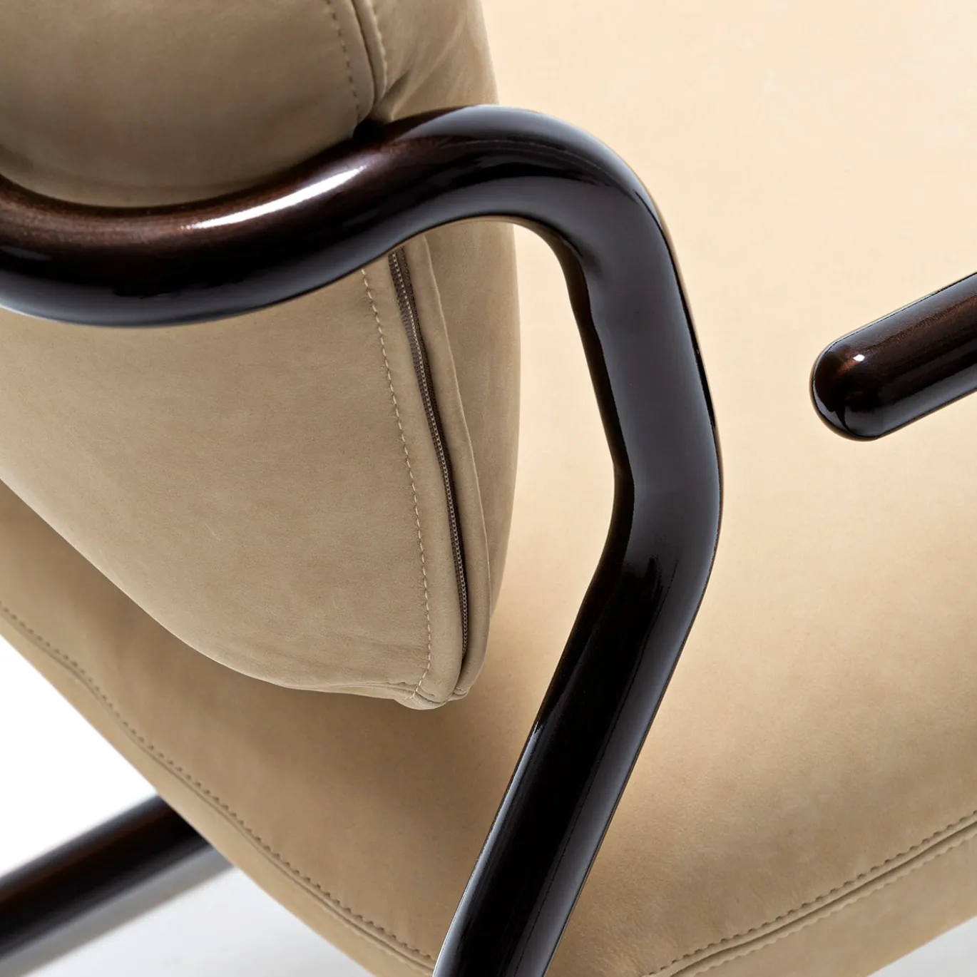 Sedia Modernista in Pelle Beige