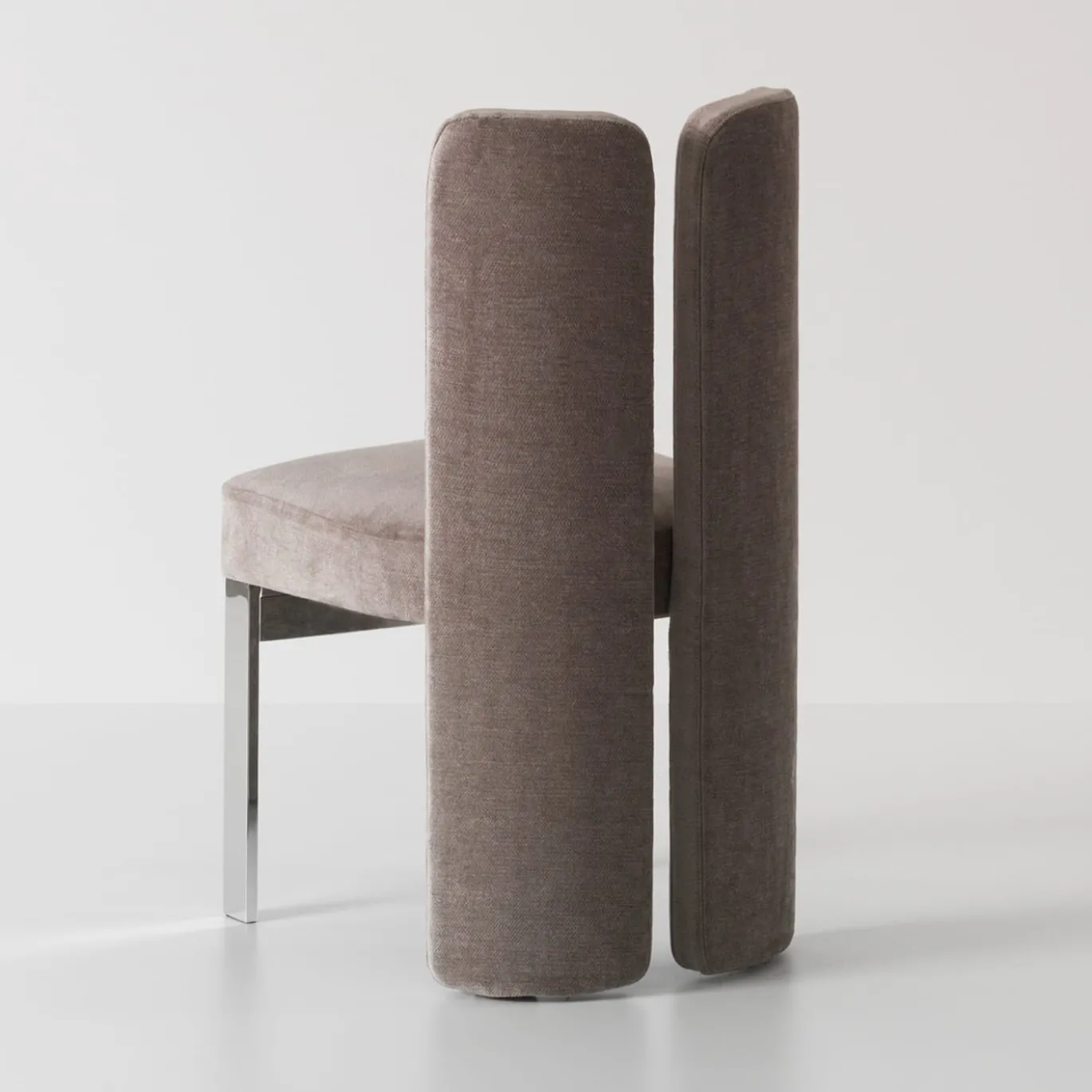 Sedia Nina in velluto grigio con schienale alto