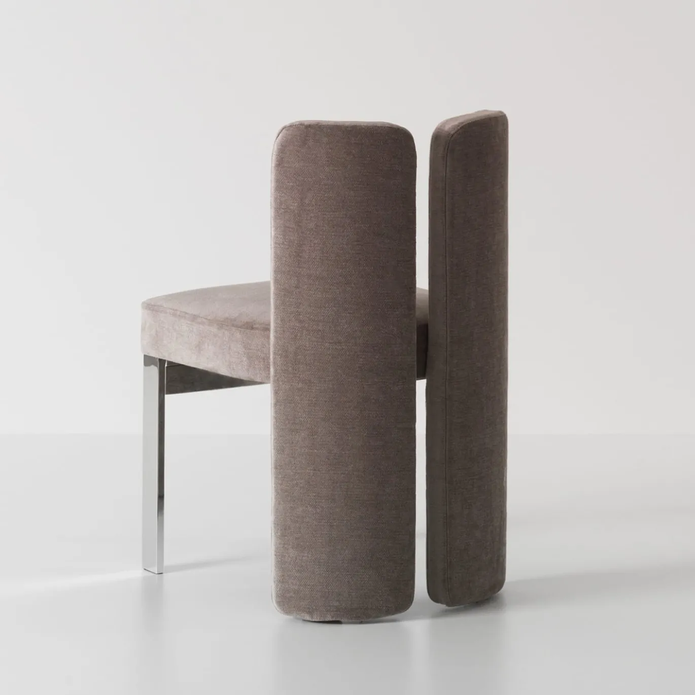 Sedia Nina in velluto grigio con schienale basso